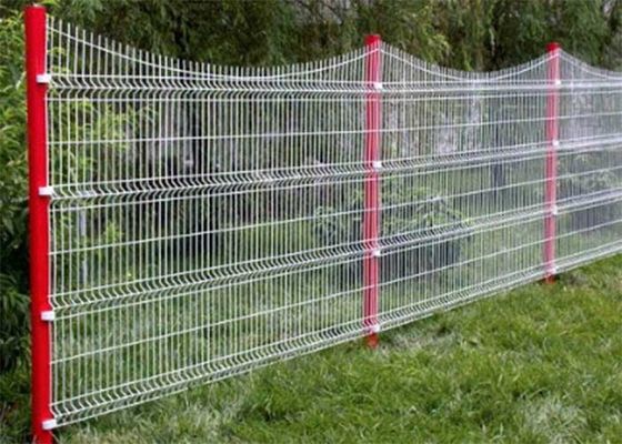 PE ốp 50 * 200mm Wire Mesh hàng rào an ninh hình chữ nhật Post phù hợp