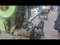 Bài đào đang bị đấm