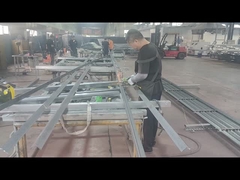 Ống khung đang được hàn