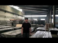 Hàng rào an ninh cao cung cấp bảo vệ an ninh.