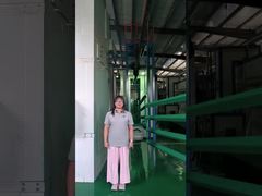 Trụ vuông màu xanh lá cây được xử lý bề mặt như thế này