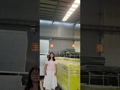 Rào chắn bảo vệ cạnh với đế tự hỗ trợ